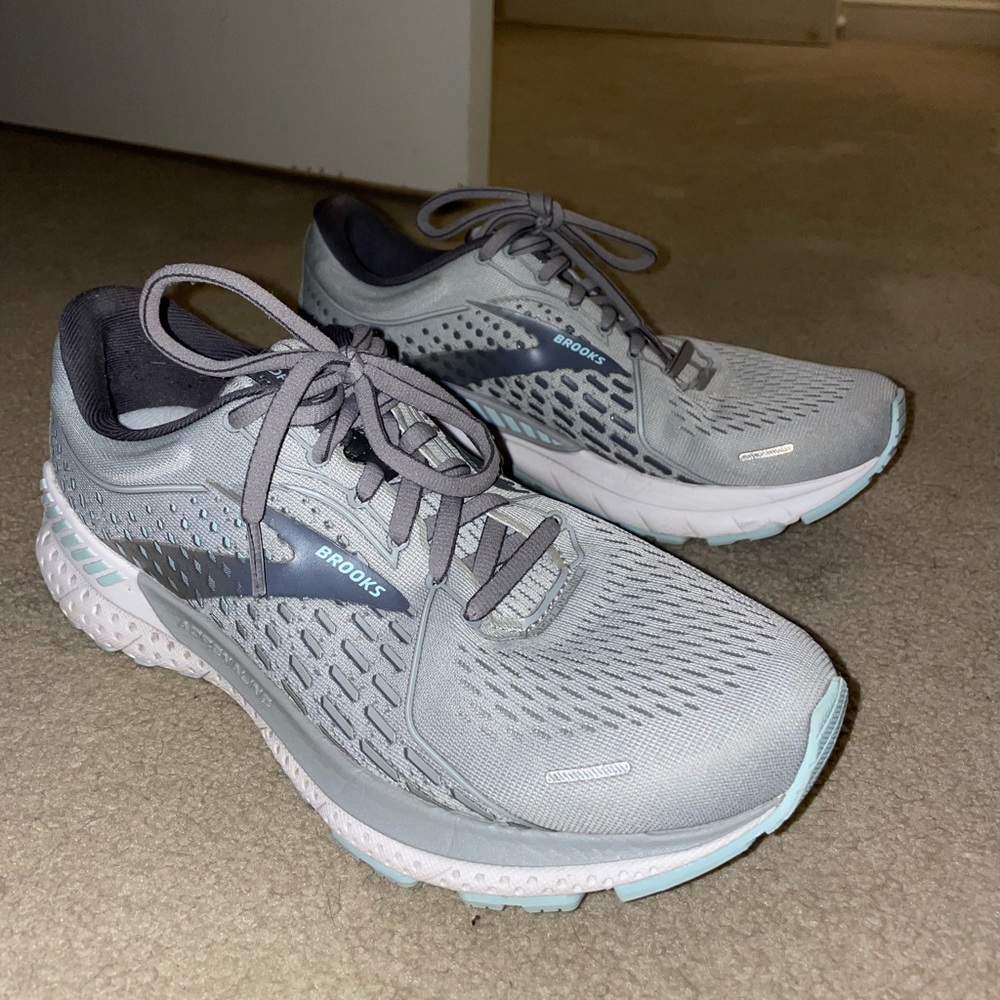 Brooks Women Running Shoe (Adrenaline GTS 21)